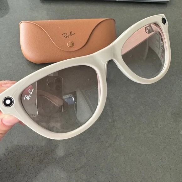 Ray-Ban Meta Skyler SmartGlasses