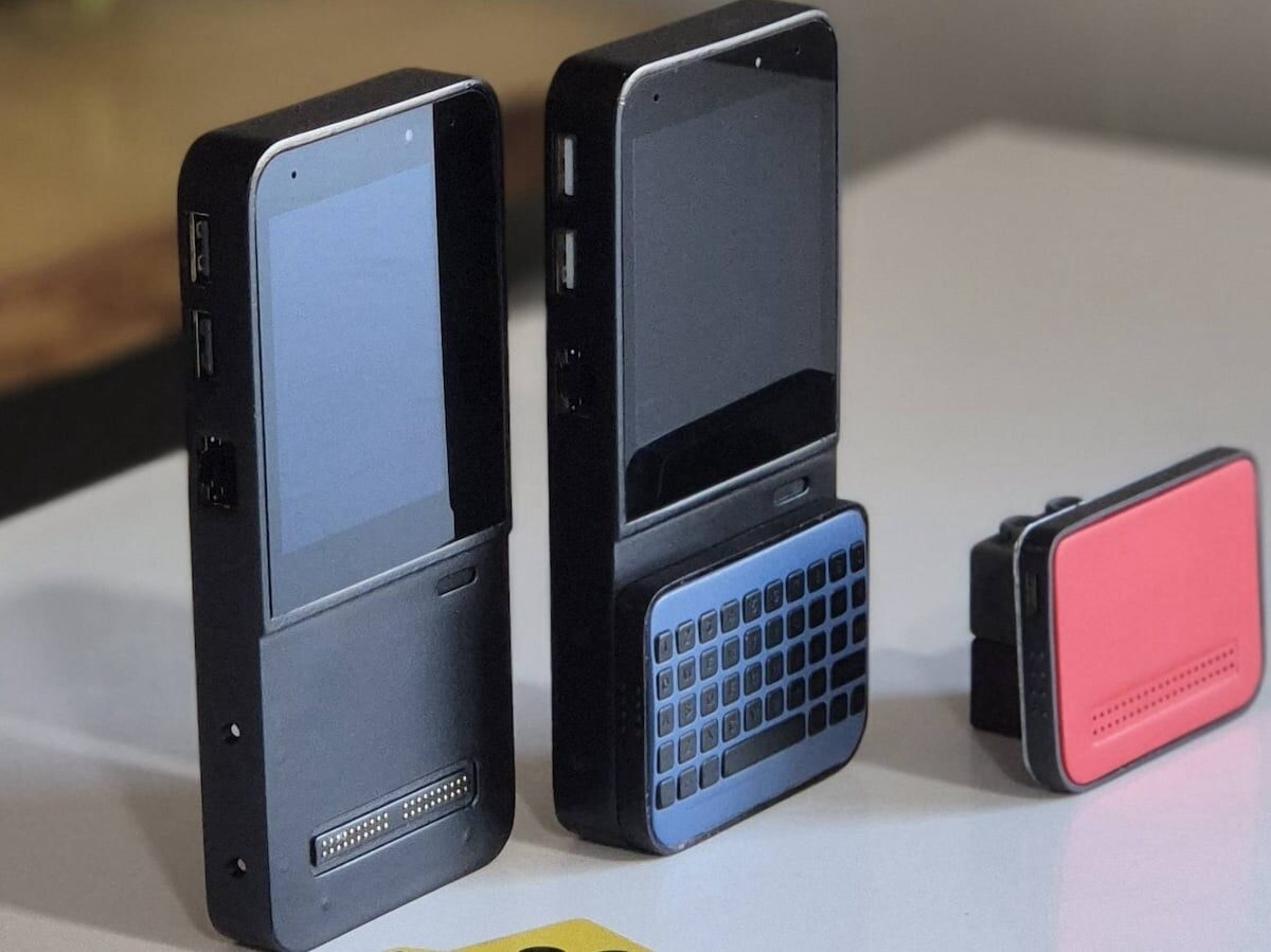 Mecha Comet: The Modular Linux Handheld